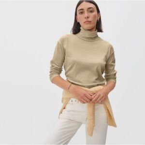 Everlane The Air Turtleneck in Cashew